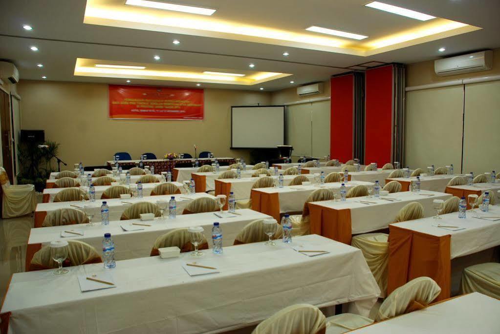 Rumah Kito Resort Hotel Jambi By Waringin Hospitality Buitenkant foto